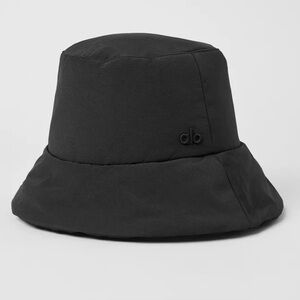 ✨ Alo Yoga Good Shade Puffer Bucket Hat in black. NWOT